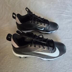 Kids Nike Alpha Menace 4 Shark Molded Football Cleats 4Y Black White
